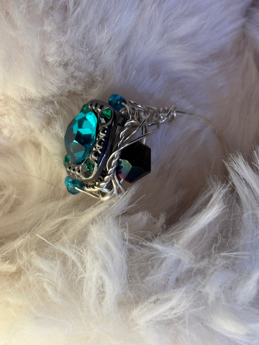 Turquoise green rhinestone ring in silver