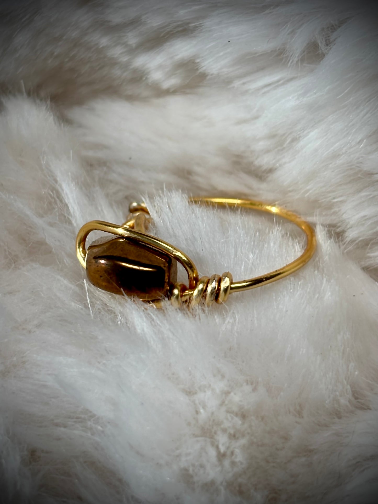 AURORA-COATED HEMATITE: in bronze and gold ring 