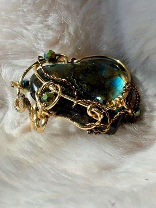 Labradorite heart ring: Knowing