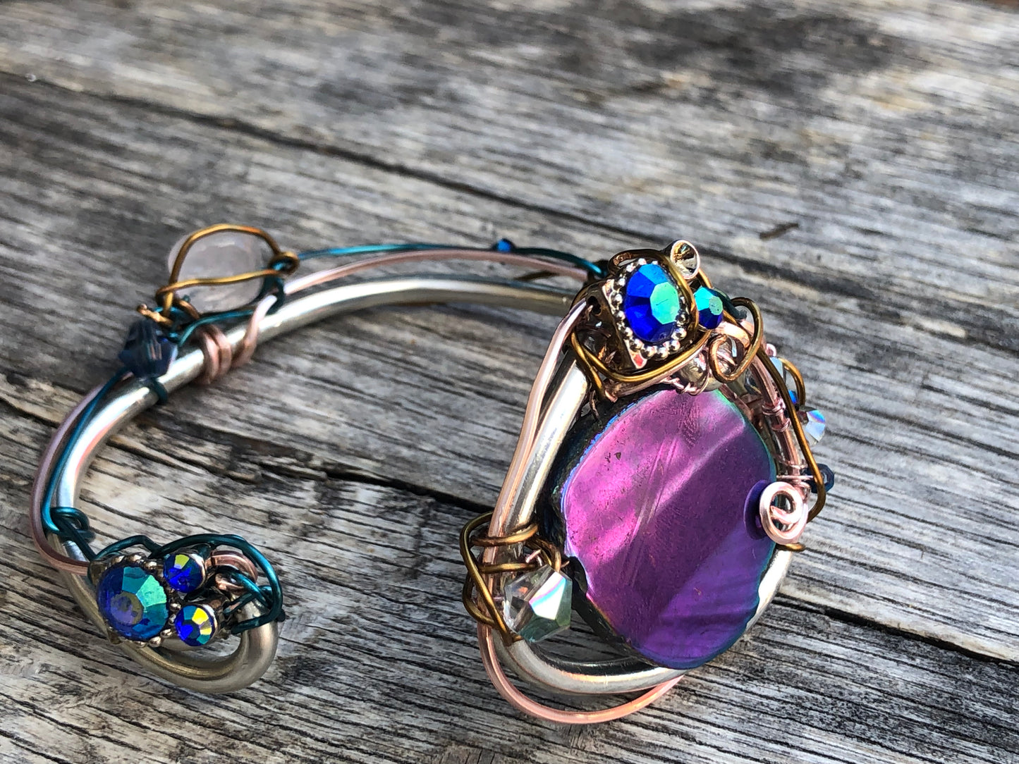 Peacock ore bracelet