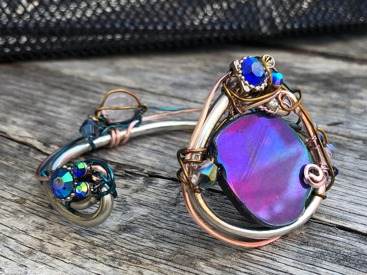 Peacock ore bracelet