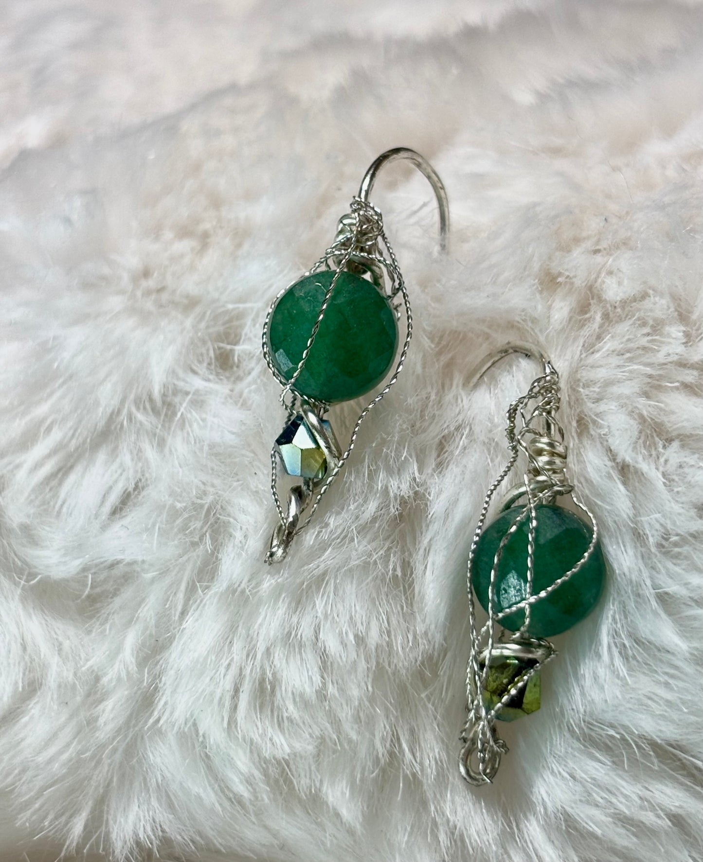 Evergreen guardian: nephrite earring, and pendant set