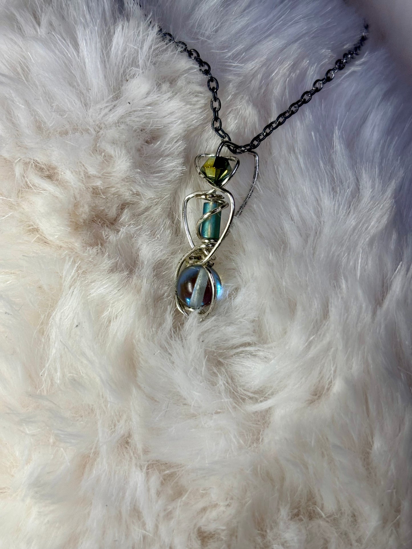 Feline Focus: cat’s Eye earrings      (set available)