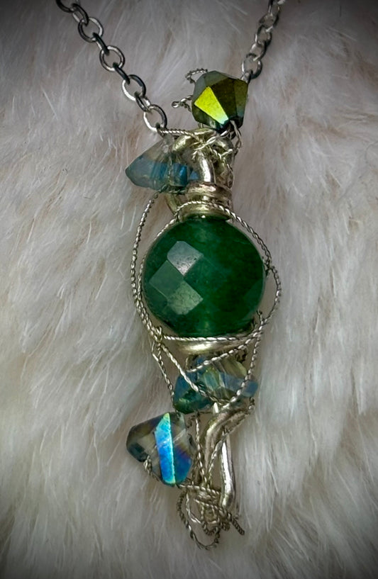 Evergreen guardian: nephrite pendant (set available )￼￼