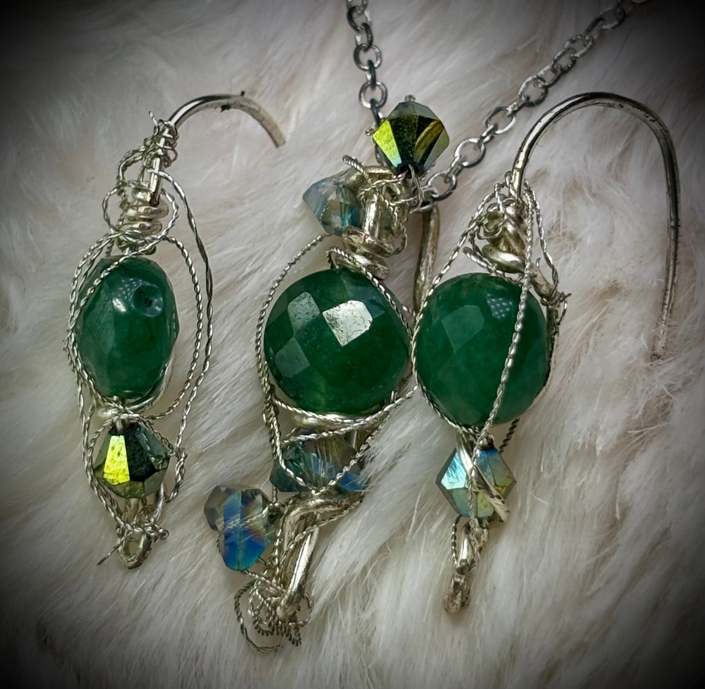 Evergreen guardian: nephrite earring, and pendant set
