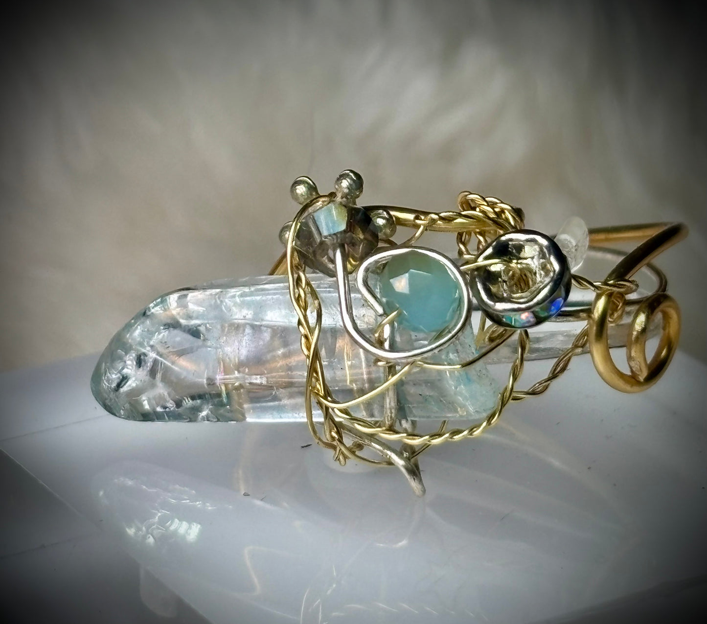 Blue quartz crystal ring a radiated ￼