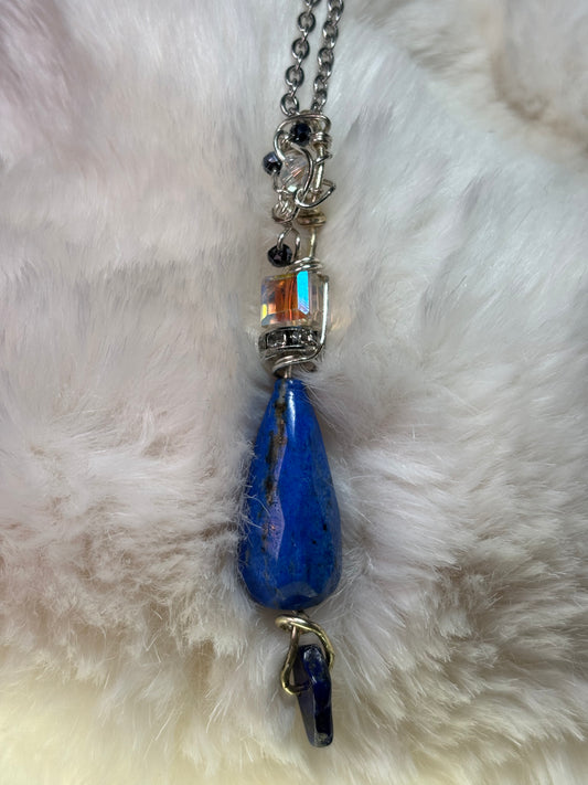 Queen of the night: lapis pendant (set available )￼