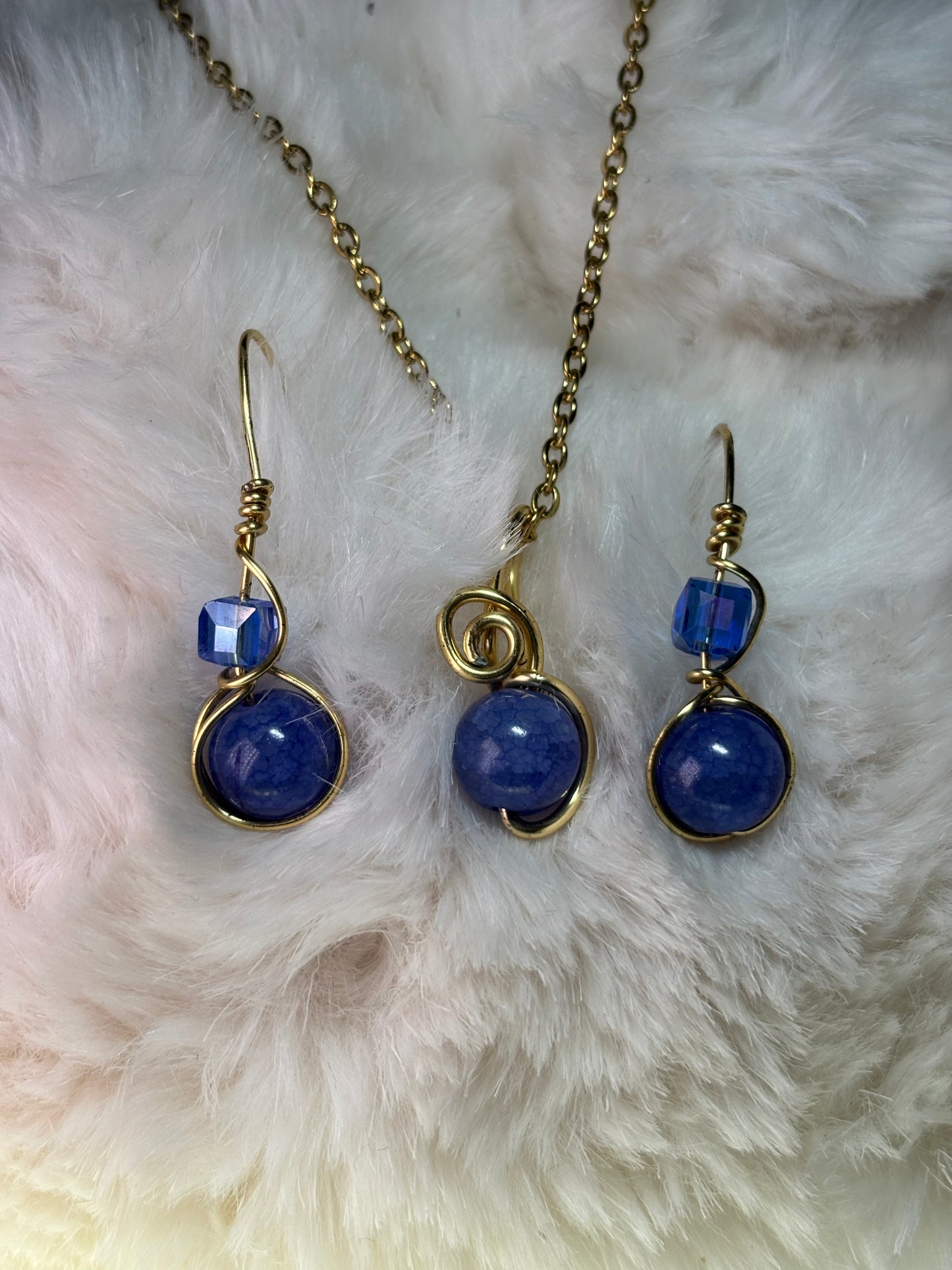 Midnight Current: blue crackle agate pendant (set available)￼