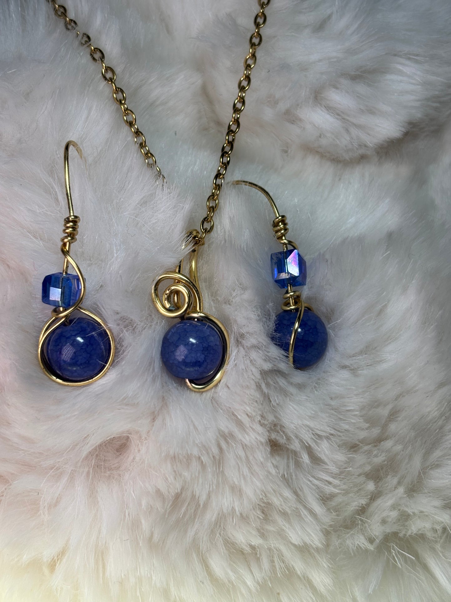 Midnight Current: blue crackle agate pendant (set available)￼