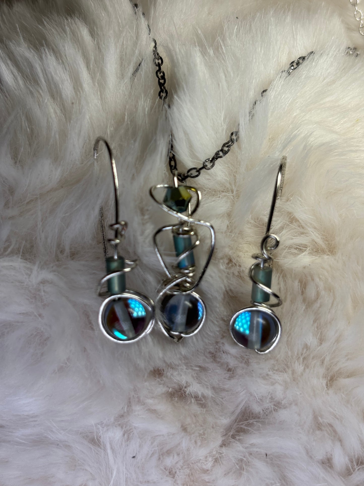 Feline Focus: cat’s Eye earrings      (set available)